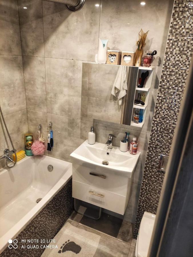 Apartament Dwupokojowy O Wysokim Standardzie Leilighet Ruda Slaska Eksteriør bilde